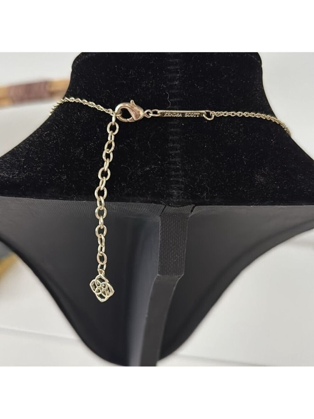 KENDRA SCOTT Kiri black faceted tear drop pendant necklace gold tone chain 18” - Picture 10 of 11